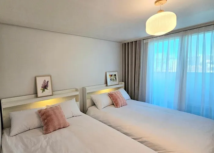 Hongdae 5 Minutes, Sangsu Station 2 Minutes, Maximum 6 People, 3 Queen Beds, Free Luggage Storage Seúl