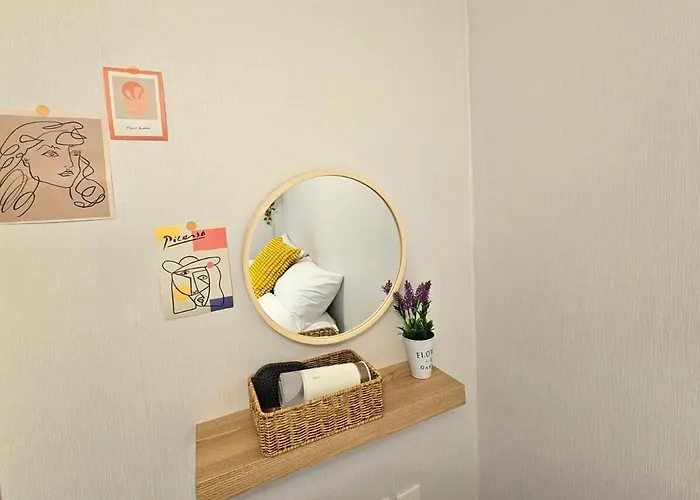 Apartamento Hongdae 5 Minutes, Sangsu Station 2 Minutes, Maximum 6 People, 3 Queen Beds, Free Luggage Storage Seúl