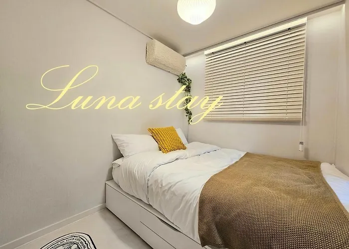 Apartamento Hongdae 5 Minutes, Sangsu Station 2 Minutes, Maximum 6 People, 3 Queen Beds, Free Luggage Storage
