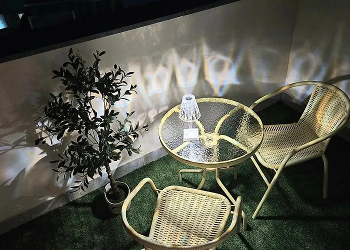 Hongdae 5 Minutes, Sangsu Station 2 Minutes, Maximum 6 People, 3 Queen Beds, Free Luggage Storage Seúl