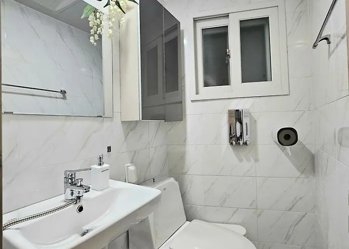 Hongdae 5 Minutes, Sangsu Station 2 Minutes, Maximum 6 People, 3 Queen Beds, Free Luggage Storage Apartamento