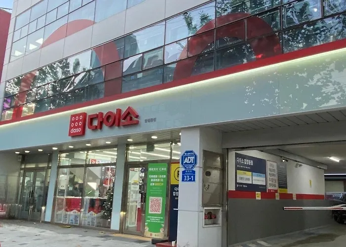 Hongdae 5 Minutes, Sangsu Station 2 Minutes, Maximum 6 People, 3 Queen Beds, Free Luggage Storage Apartamento
