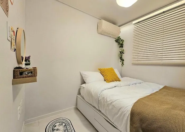 Hongdae 5 Minutes, Sangsu Station 2 Minutes, Maximum 6 People, 3 Queen Beds, Free Luggage Storage * Seúl