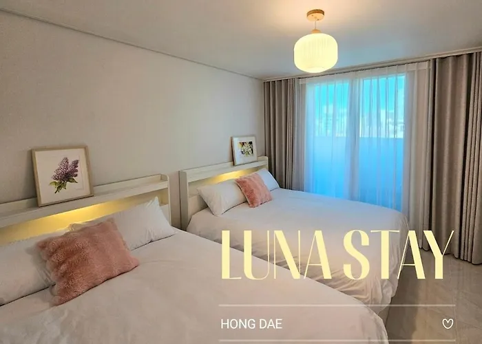 Hongdae 5 Minutes, Sangsu Station 2 Minutes, Maximum 6 People, 3 Queen Beds, Free Luggage Storage Seúl